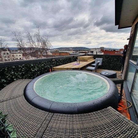Central Penthouse With Hot Tub & Views 24 Cheltenham Buitenkant foto
