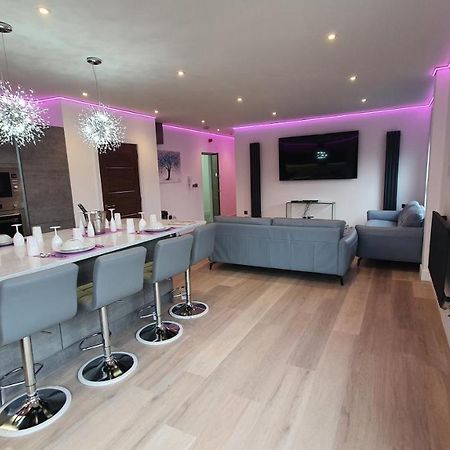 Central Penthouse With Hot Tub & Views 24 Cheltenham Buitenkant foto