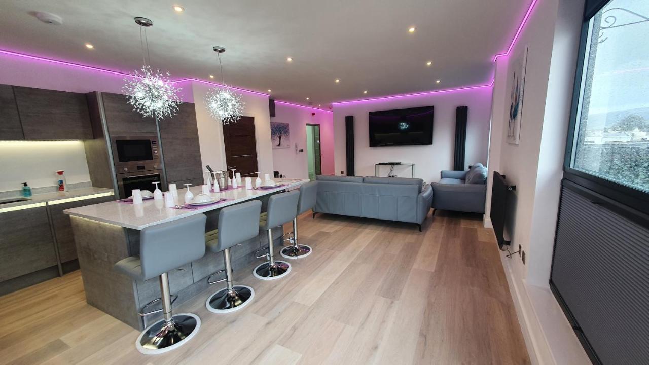 Central Penthouse With Hot Tub & Views 24 Cheltenham Buitenkant foto
