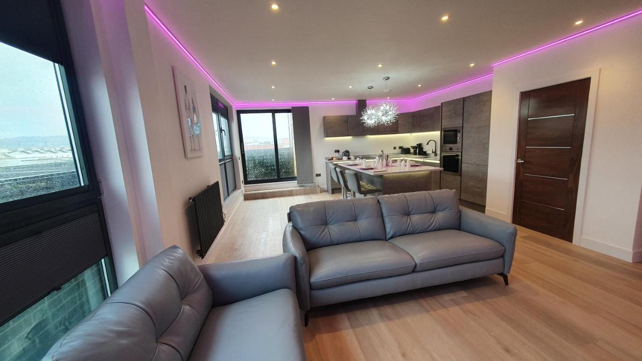 Central Penthouse With Hot Tub & Views 24 Cheltenham Buitenkant foto